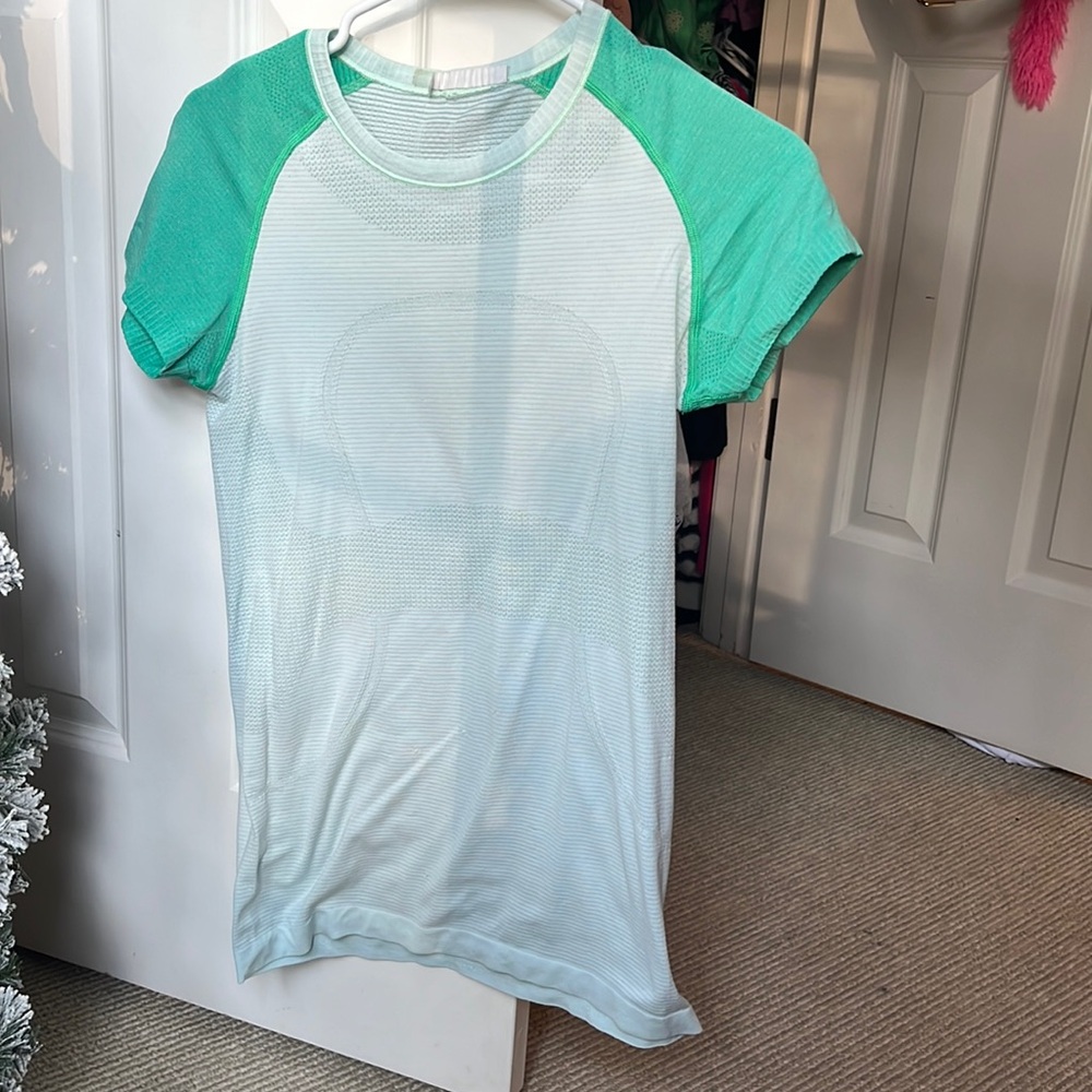 LULULEMON swiftly tech tee shirt size 8